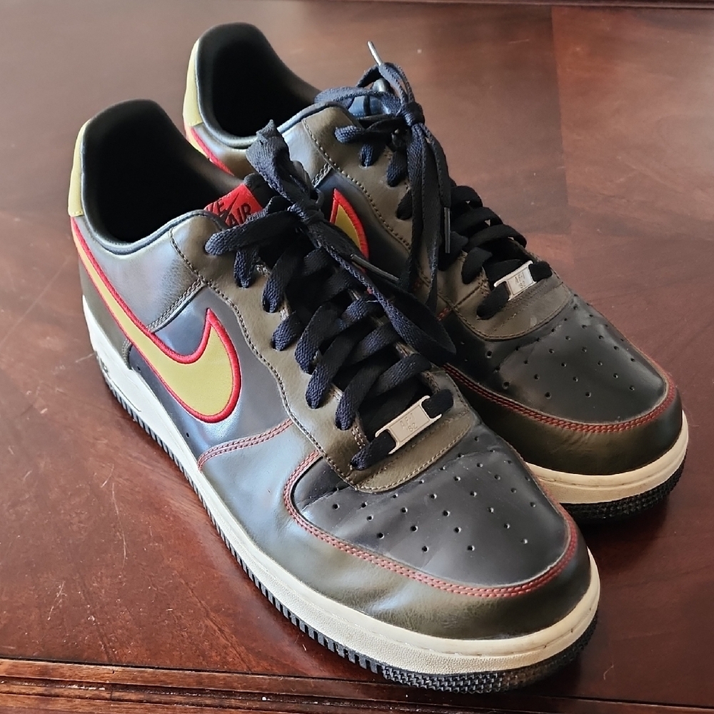 Nike Air Force 1 '07 Black Parachute Gold Men's Size 13 Excellent Used Condition